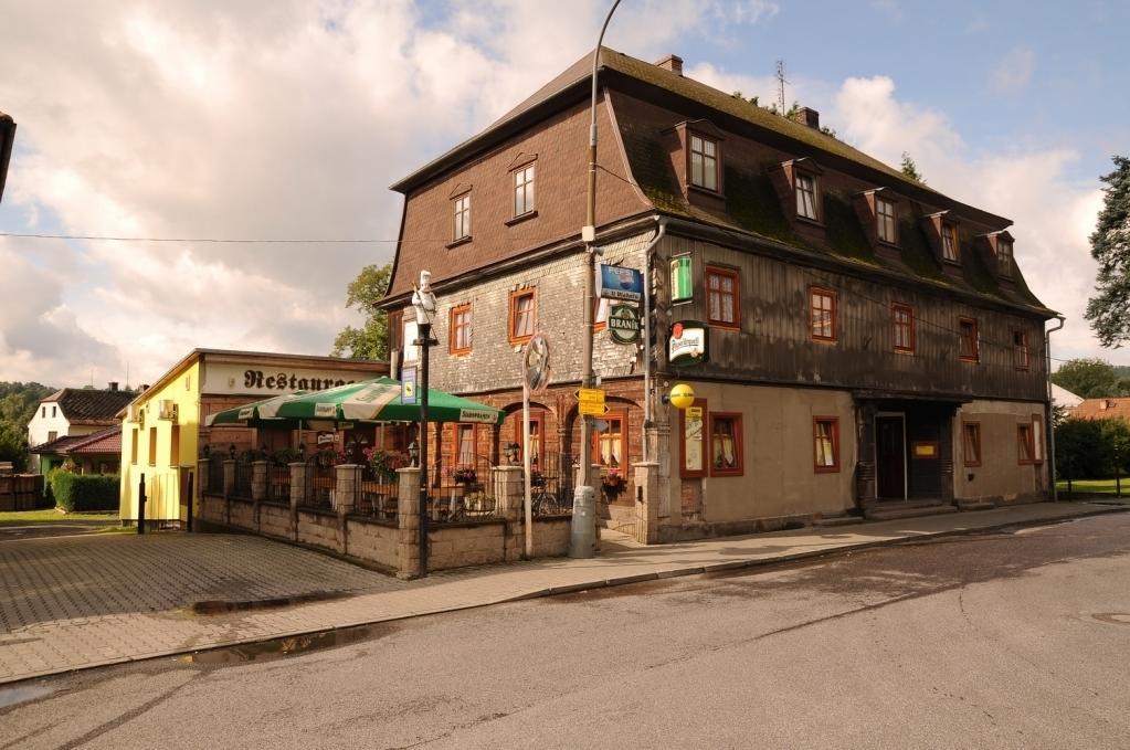Restaurace A Penzion U Vladaru Mikulasovice Ngoại thất bức ảnh