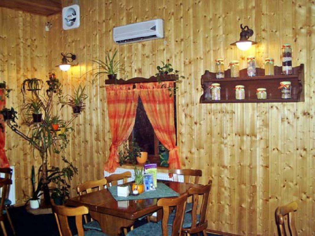 Restaurace A Penzion U Vladaru Mikulasovice Ngoại thất bức ảnh